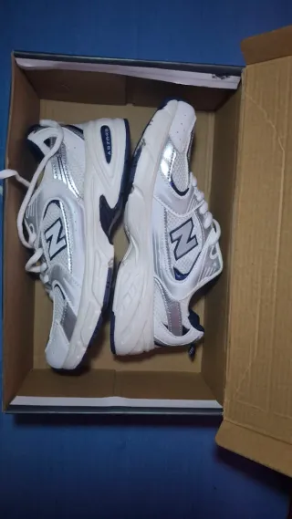 New Balance 530 Plata y Blanco. Como nuevas.