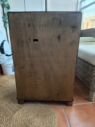 Mesita de noche de madera hecha mano