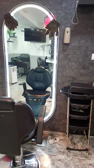 SE VENDE BARBERIA EN BARCELONA