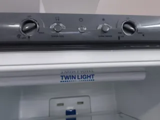 Nevera Indesit plateada