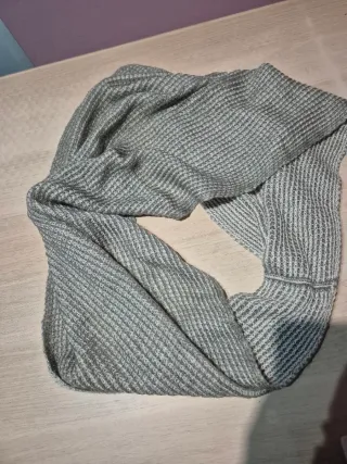 Bufanda circular punto suave gris