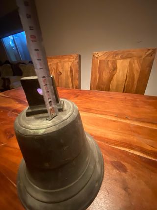 Campana antigua de bronce