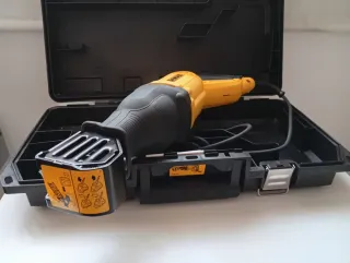 Sierra de sable eléctrica DeWalt