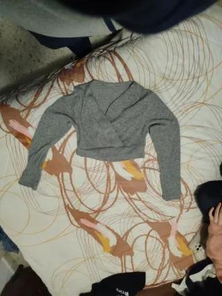 Top cruzado gris manga larga