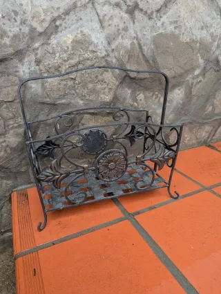 Cesta metálica decorativa para leña