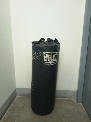 Saco de boxeo Everlast y Soporte.