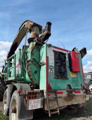 Trituradora JENZ HEM561Z con tractor