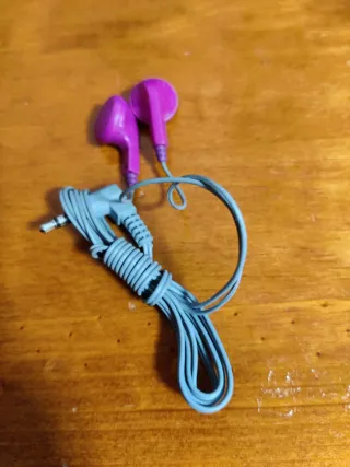 Auriculares diversas marcas como Samsung y Nokia