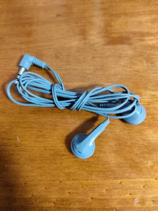 Auriculares diversas marcas como Samsung y Nokia