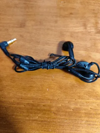 Auriculares diversas marcas como Samsung y Nokia