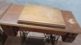 Mesa antigua máquina de coser Singer