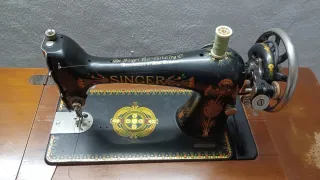 Mesa antigua máquina de coser Singer