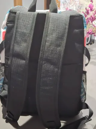 Mochila infantil Stitch con estampado tropical