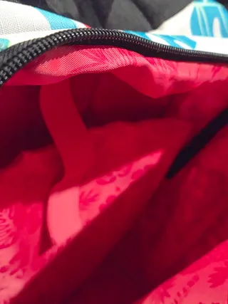 Mochila infantil Stitch con estampado tropical