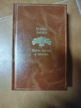 Sobre héroes y tumbas