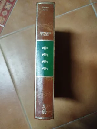 Sobre héroes y tumbas