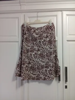 Falda estampada beige y marrón