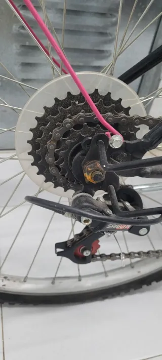 Bicicleta infantil rosa y negra