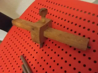 Herramientas antiguas varias