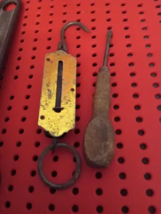 Herramientas antiguas varias