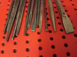 Herramientas antiguas varias