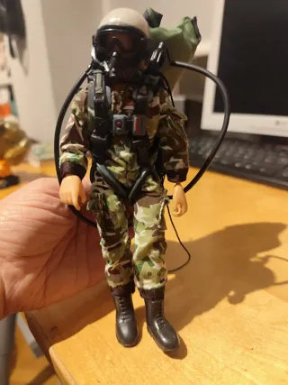 Muñeco Madelman Paracaidista con accesorios