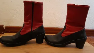 Botines negros y rojos