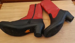 Botines negros y rojos