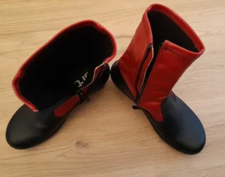Botines negros y rojos