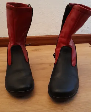 Botines negros y rojos