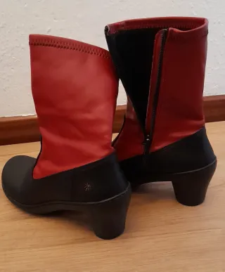 Botines negros y rojos