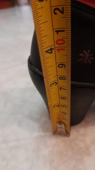 Botines negros y rojos