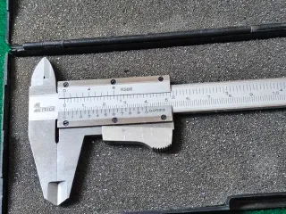 Calibre Pie de Rey Metrica