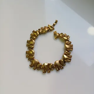 Pulsera bañada en oro con elefantes