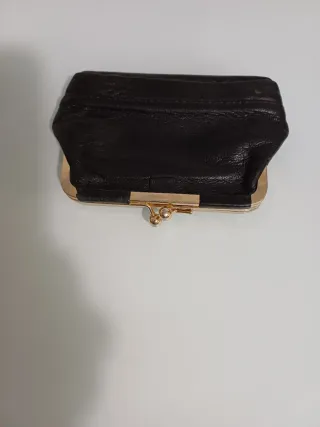 Portamonete nero con dettagli oro