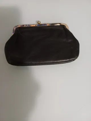 Portamonete nero con dettagli oro