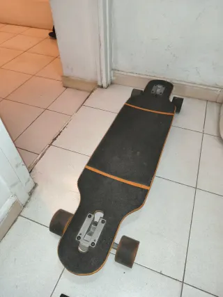 Skate Longboard con Diseño Abstracto
