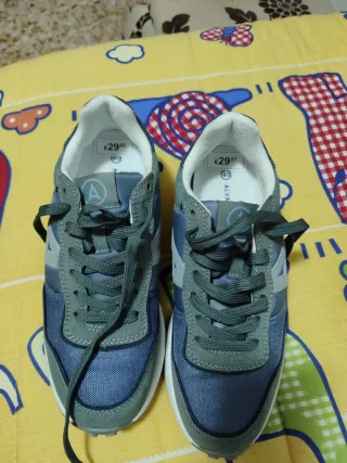 Zapatillas Álvaro Moreno deportivas azules y verde