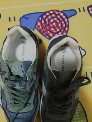 Zapatillas Álvaro Moreno deportivas azules y verde