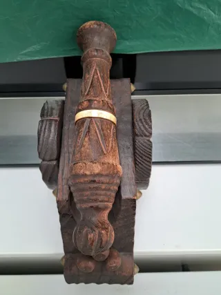 Cañón de madera decorativo vintage