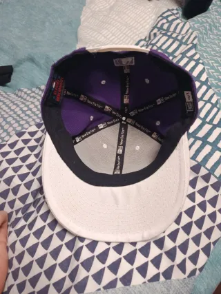 Gorra New Era Yankees Morada y Blanca