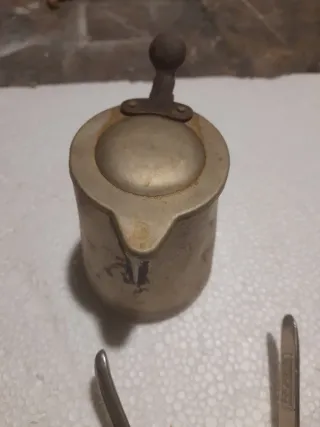 Scalda acqua militare in metallo