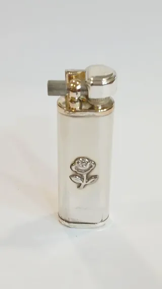 Isqueiro a gás em prata com rosa