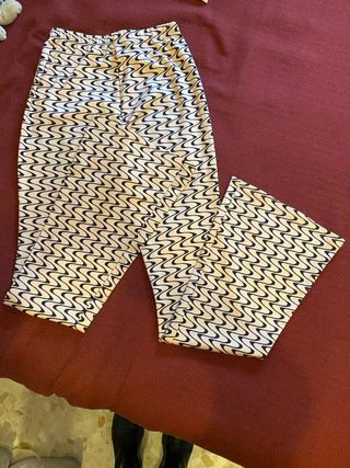 Pantalón campana elástico estampado
