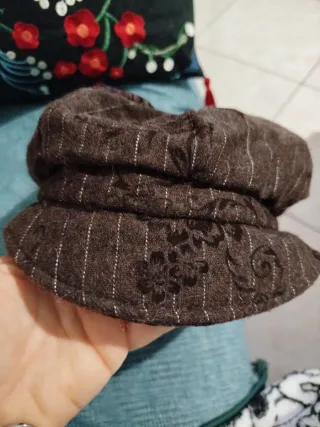Cappello donna marrone fantasia a fiori