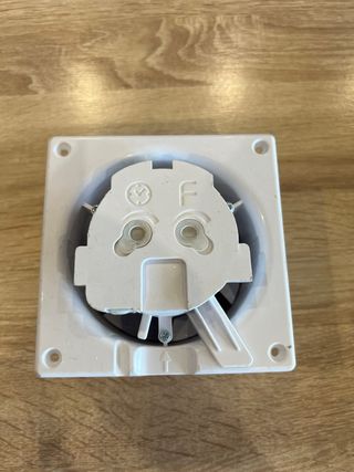 Extractor de baño nuevo+2 enchufes+2 clavijas