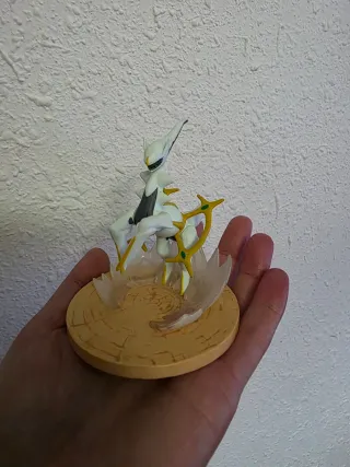 Figura Pokémon Arceus 8 cm