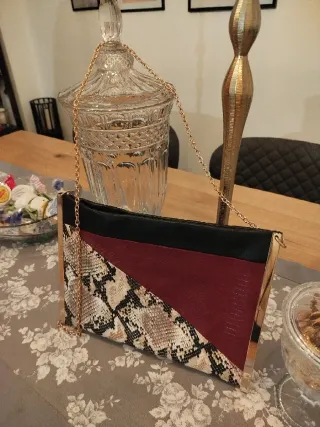 Bolso de fiesta piel serpiente y rojo