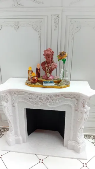 Decorazione barocca casa delle bambole