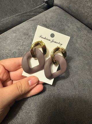 Pendientes marrones y dorados